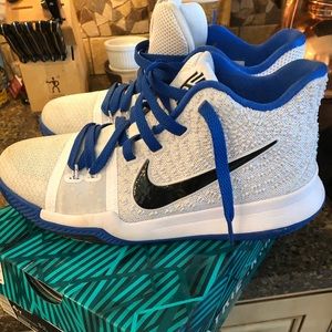Boys Nike Kyrie 3 (GS)